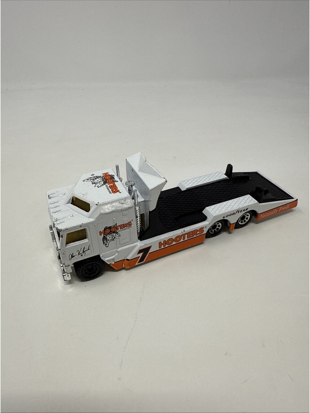Hooters Truck Matchbox